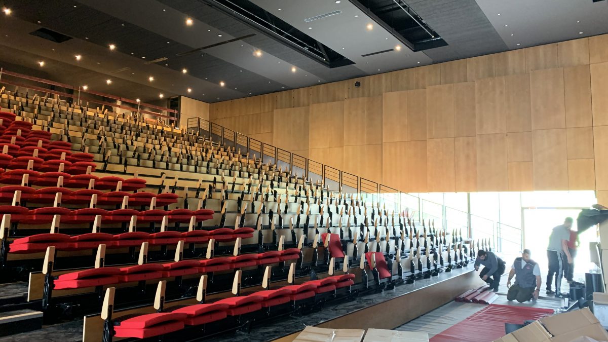 Rainurage laser salle des fêtes | Artphony Fabricant français de panneaux décoratifs acoustiques