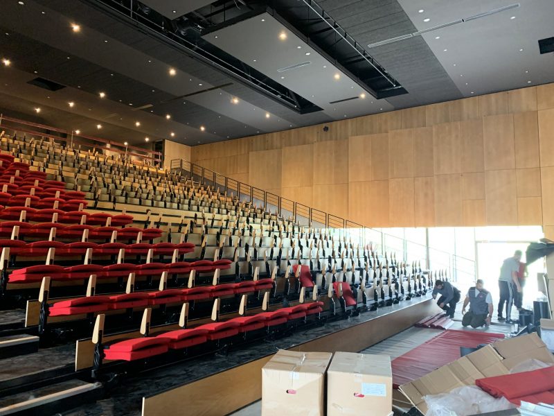 Rainurage laser salle des fêtes | Artphony Fabricant français de panneaux décoratifs acoustiques